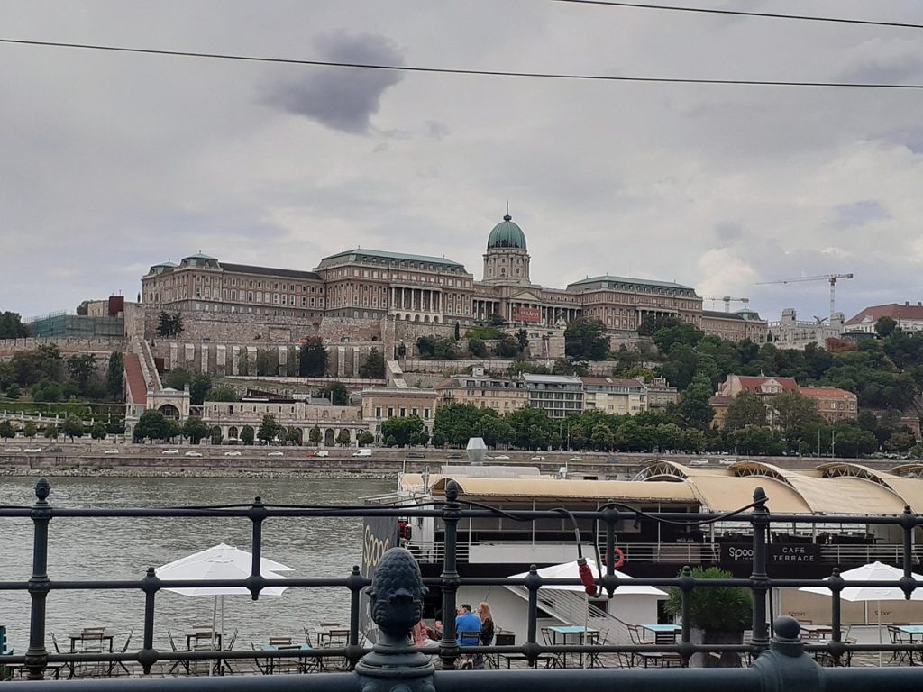 visit buda castle