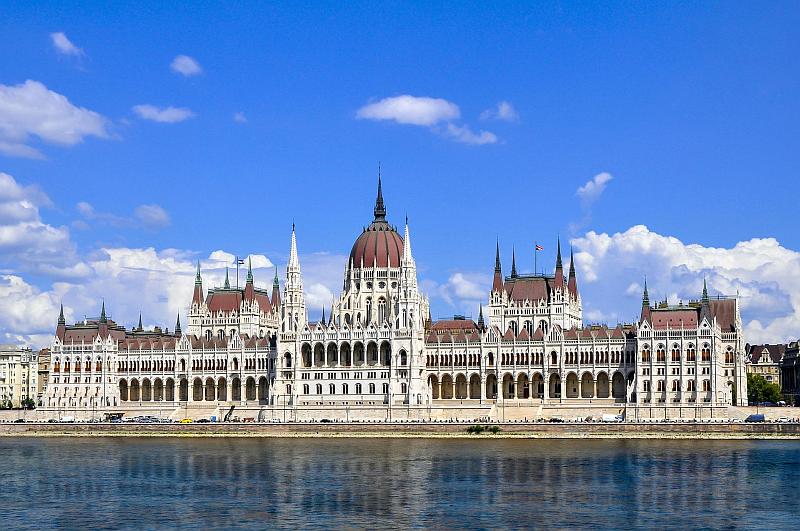 visit parliament building budapest